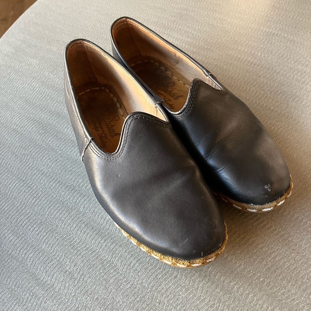 Sabah Black size 40 (US 9)